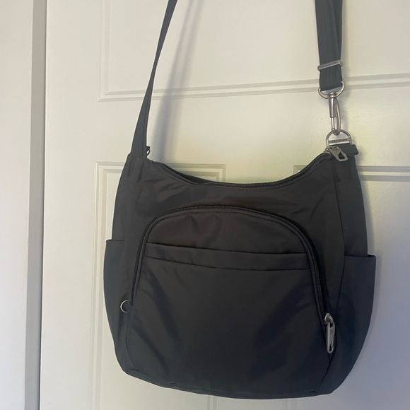 Travelon Anti-theft Classic Crossbody Bucket Bag Grey 14”x11”x4” - Picture 8 of 10